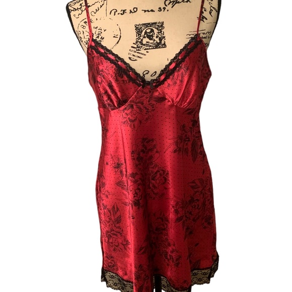 Apartment 9 chemise nightgown & satin robe . Dark magenta red with black lace M - Picture 2 of 7